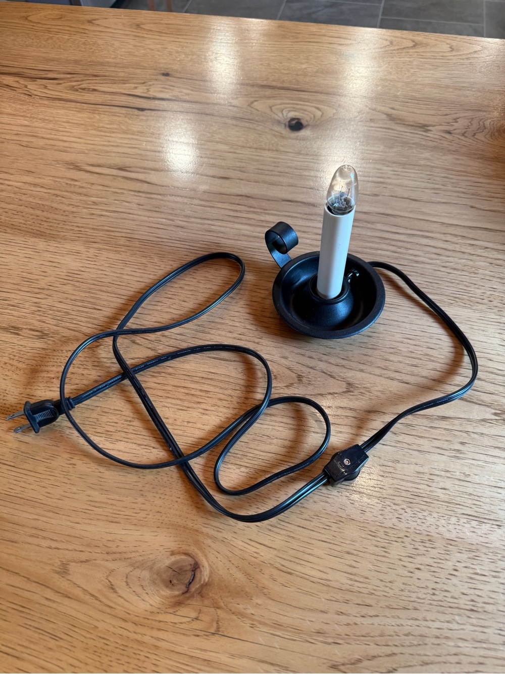 Black Electric Candle Lamp with Cord. 2 mini shades